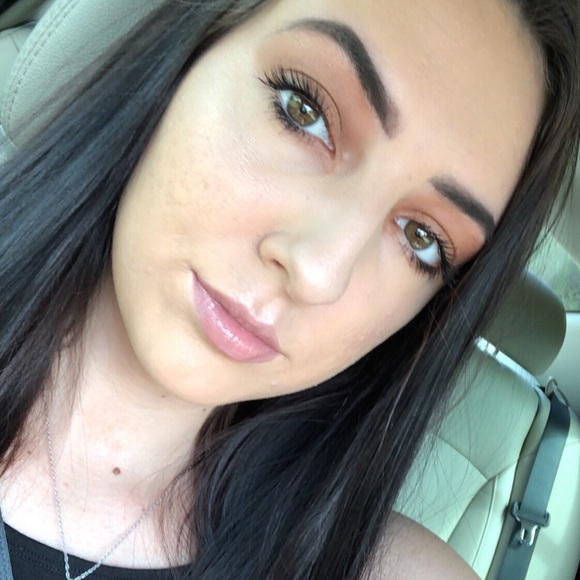 Meet your Posher, Breanna - Picture 2 of 3